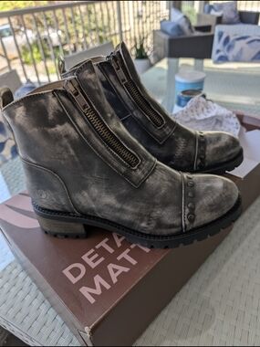 Casta morna Distressed Gray Leather Zip Ankle Boots